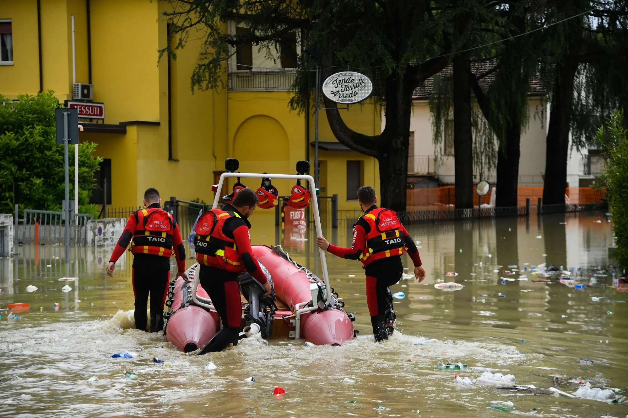 Exceptional rains in drought-struck northern Italy kill 8, cancel Formula  One Grand Prix - Bloomberg, image size:2000x1333