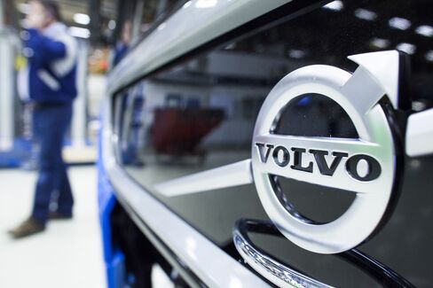 Volvo First-Quarter Earnings Plunge 92% on Production Cutbacks