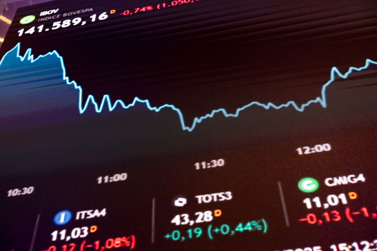 bloomberg.com - Charles Riley - Bond Investors Find Safety in Emerging Markets