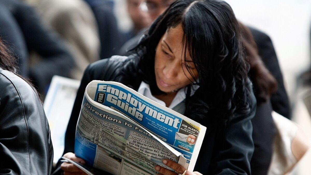 US Jobless Claims, Continuing Claims Fall Slightly