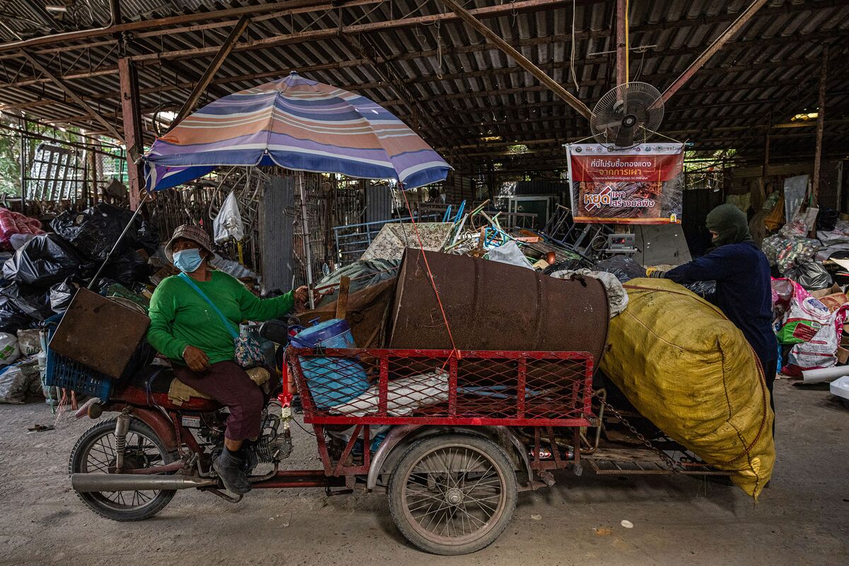 Bangkok Street-Food Stalls Are Trying to Give Up Plastic Bags - Bloomberg