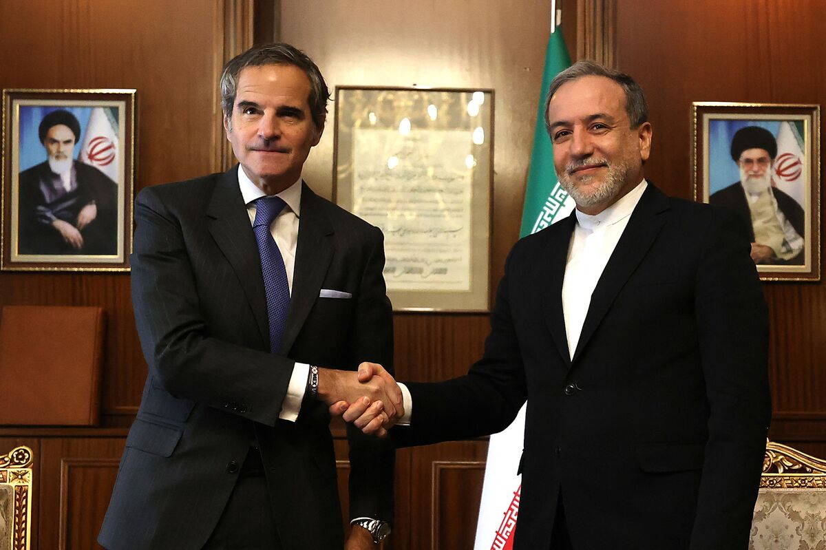 UN Nuclear Chief and Iran’s Foreign Minister to Meet in Cairo