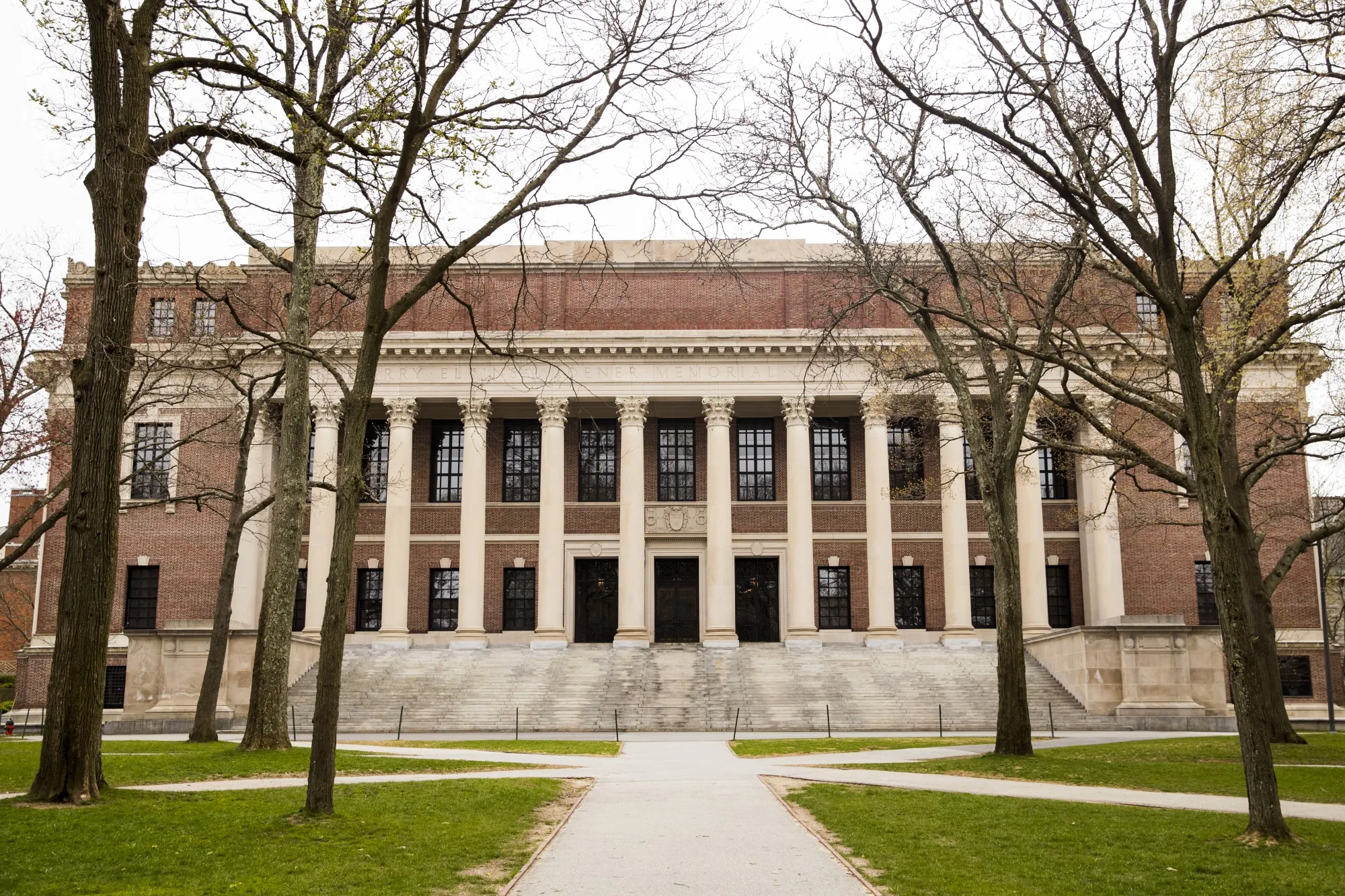 米ハーバード大、2年連続の減収を予想－新型コロナ危機の影響大