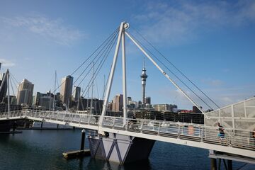 New Zealand Jobless Rate Drops to 4%, Fueling Rate-Hike Bets