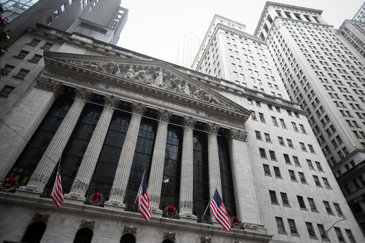 Wall Street Strategists Lift Stock Outlooks On Rate-Cut Expectations ...