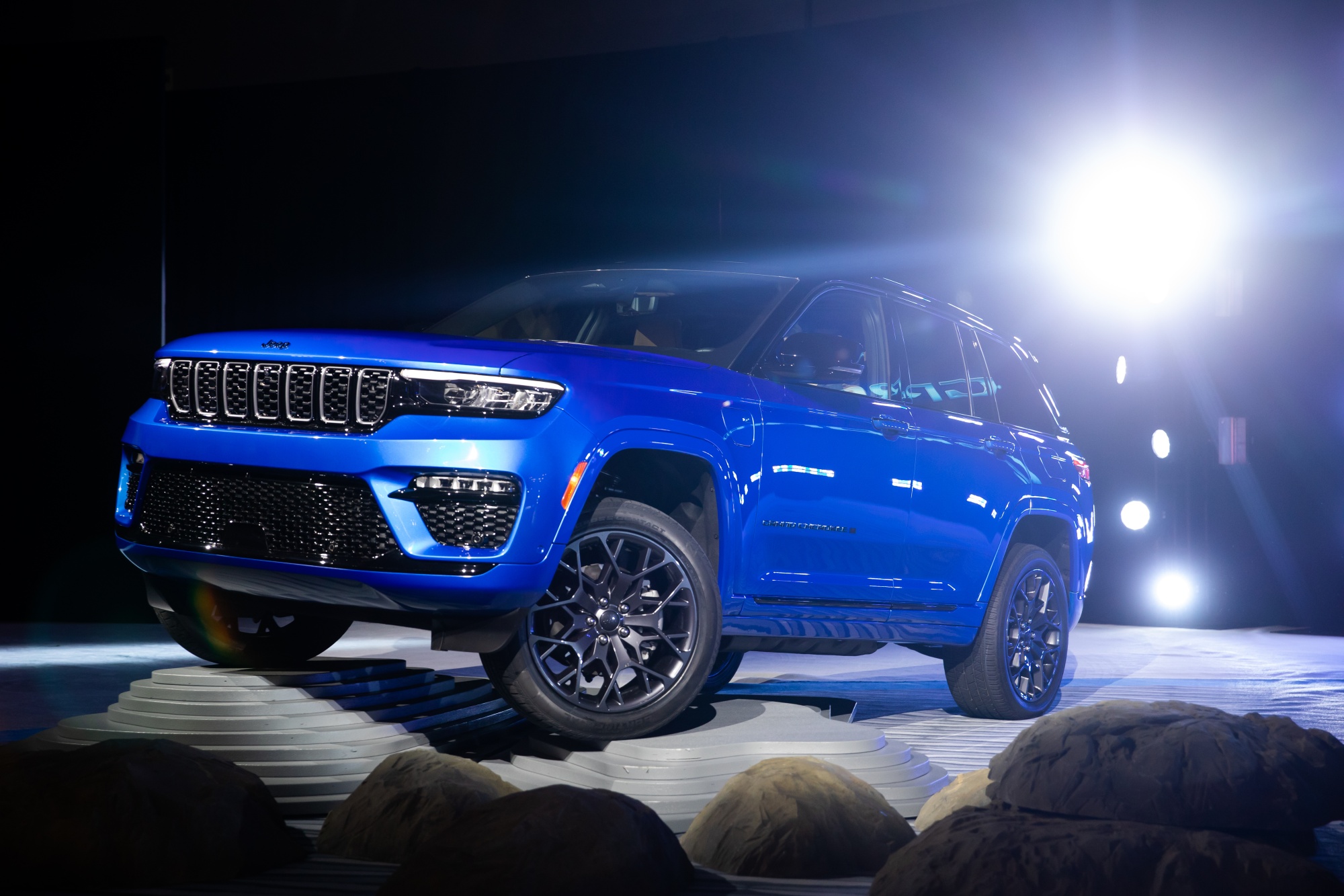 A Jeep Grand Cherokee 4xE electric vehicle at the 2022 New York International Auto Show on&nbsp;April 13.