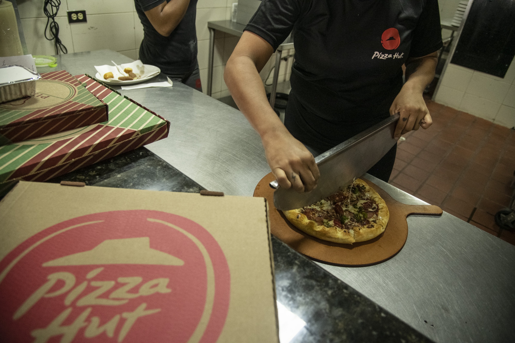 pizza-hut-australia-purchased-by-us-group-that-owns-taco-bell-wendy-s