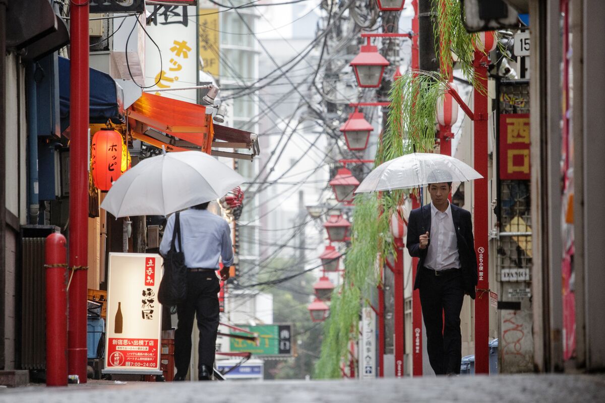 Abe and the Global Upswing: Charting Japan's Economic Recovery - Bloomberg