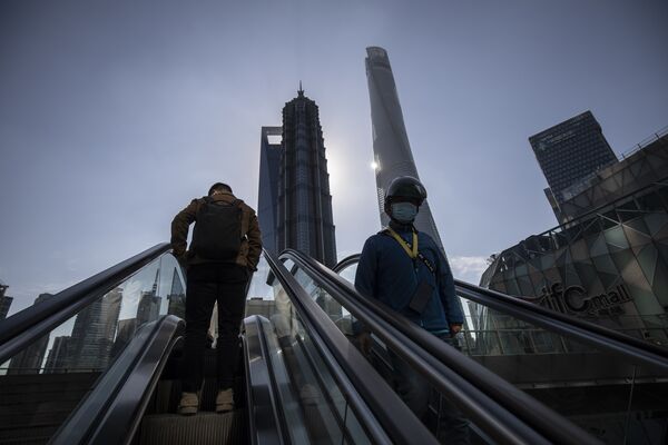 China Stocks Fall in New Year Trade on Economic Woes