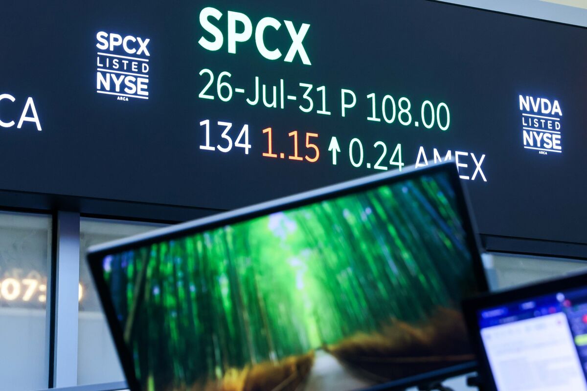 Stocks Hold Near Record Highs Ahead of SpaceX Earnings Debut