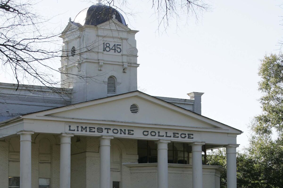 ⬛"Limestone University: Ultima Cerimonia di Laurea Senza Presidente e Consiglio di Amministrazione"