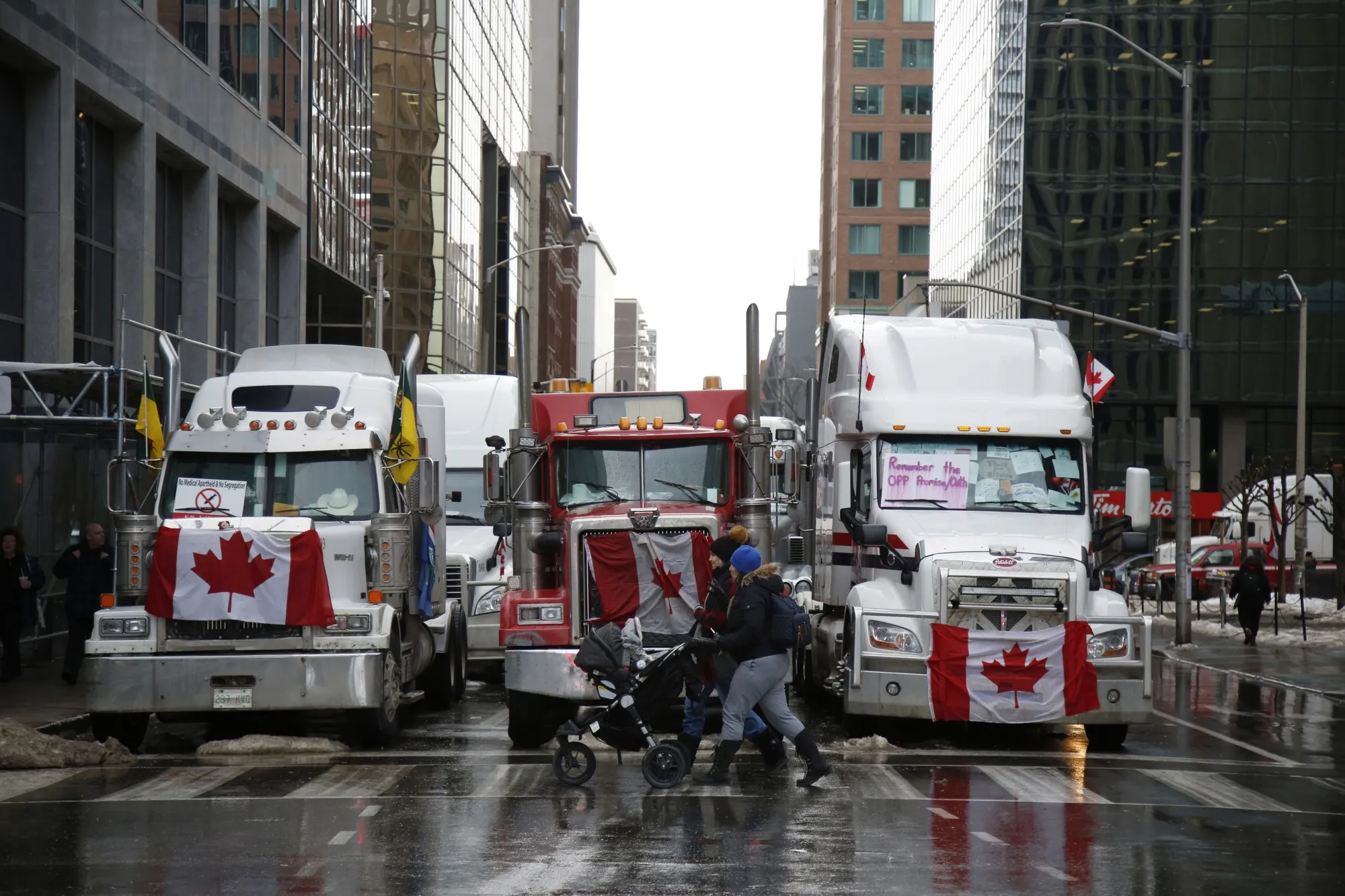 Canadian Police Threaten To Arrest Demonstrators Blocking Ottawa Streets