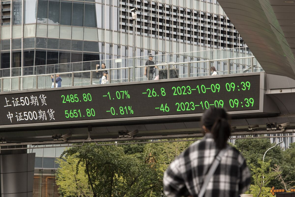 China Stock Slump Deepens As Traders Fret Over Economy’s Health - Bloomberg