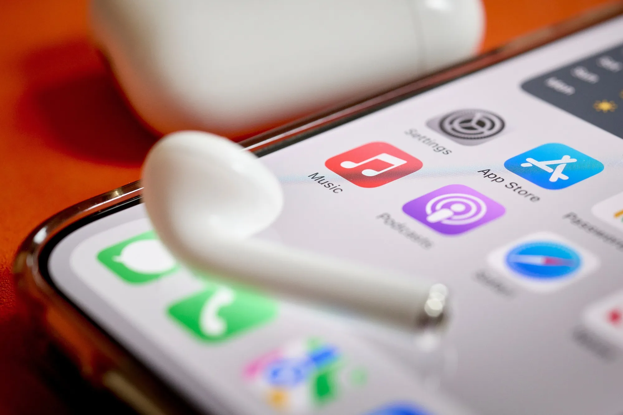 Apple Music Risks Losing the Fight for the Next Generation of Listeners -  Bloomberg