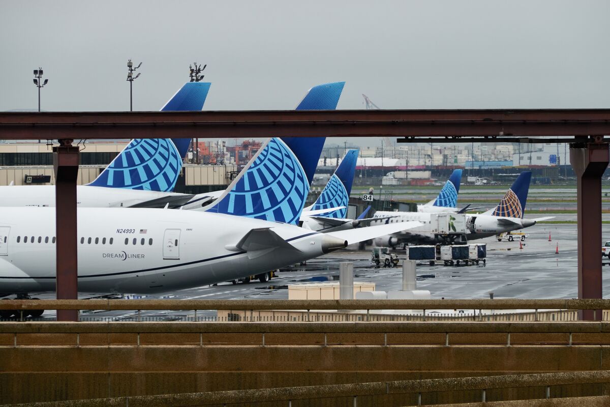 Newark Flight Chaos: United Warns Travelers of Reduced Service at Airport ...