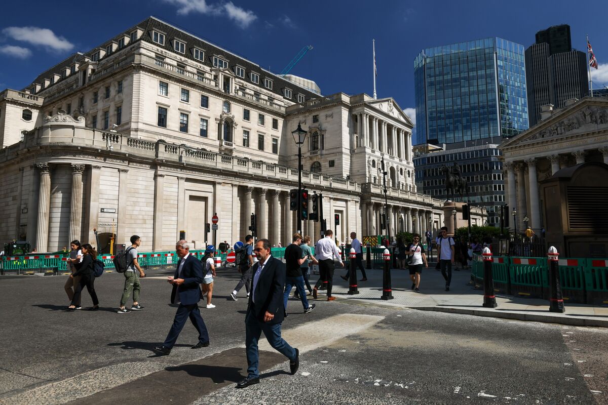 Adviser to UK Chancellor Urges Rethink on BOE’s 2% CPI Target