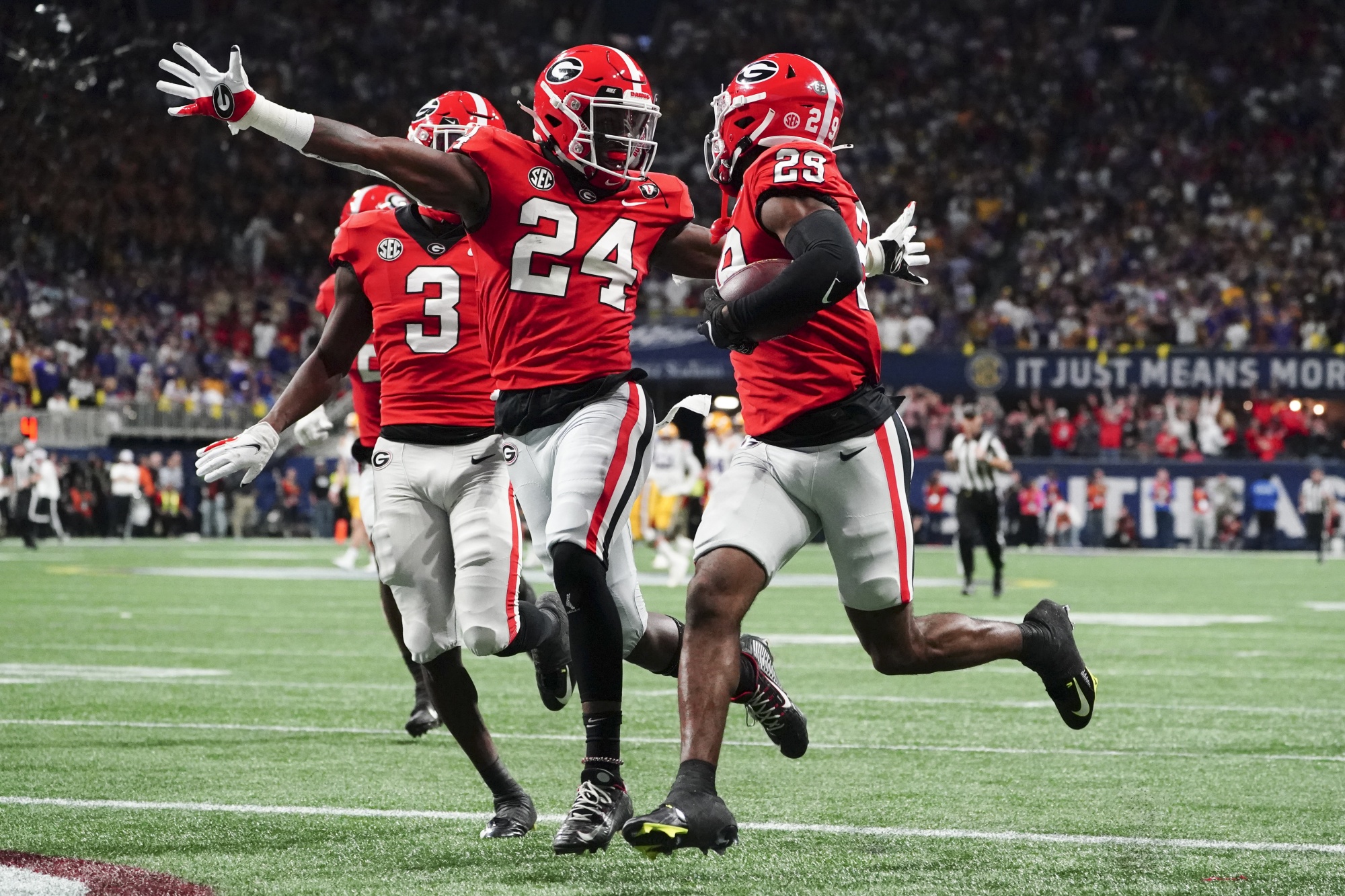 Georgia holds on to defeat Ohio State, advance to CFP title game