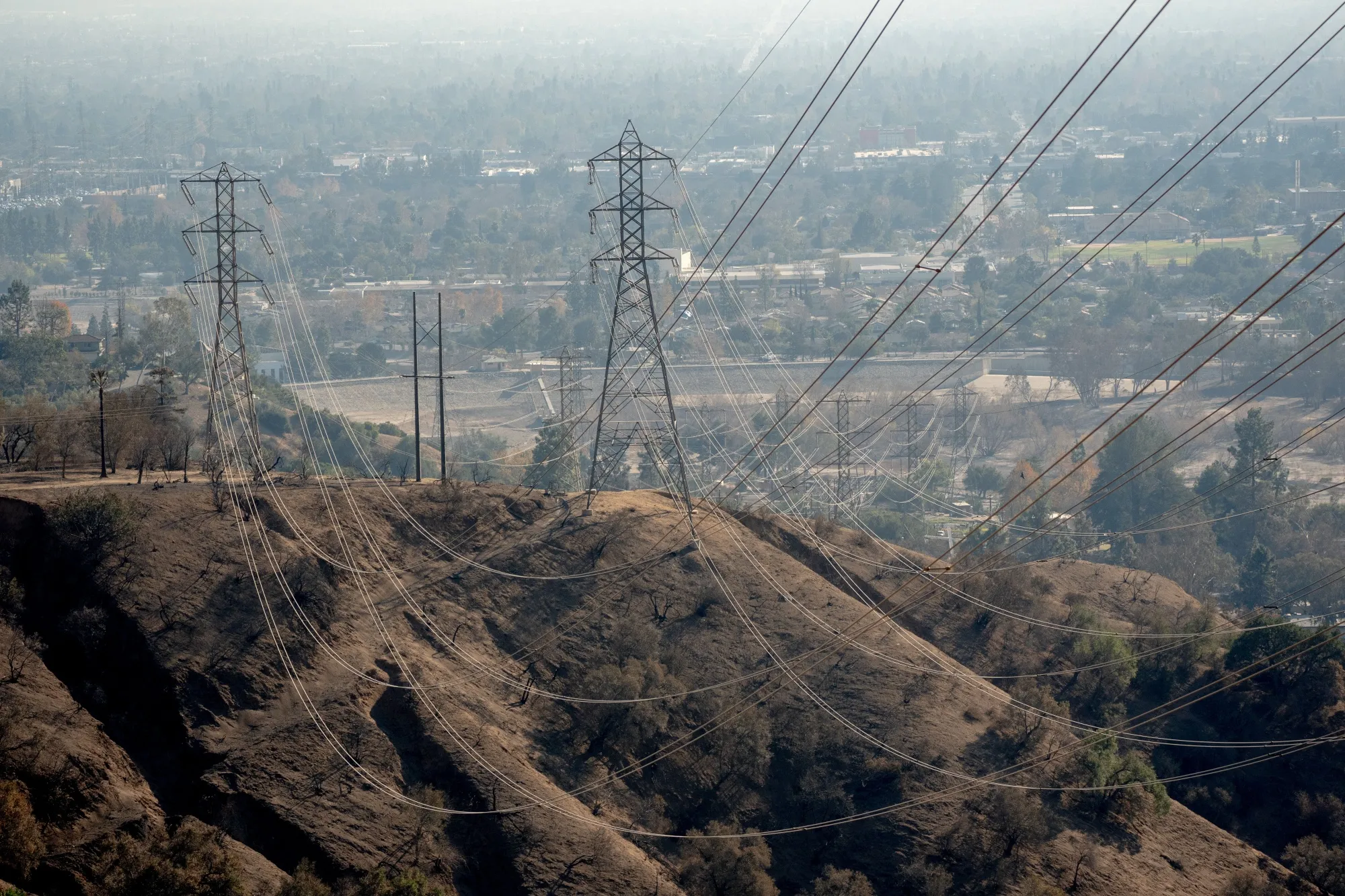 Edison Utility Faces First Death Lawsuit Over Raging LA Wildfire ...