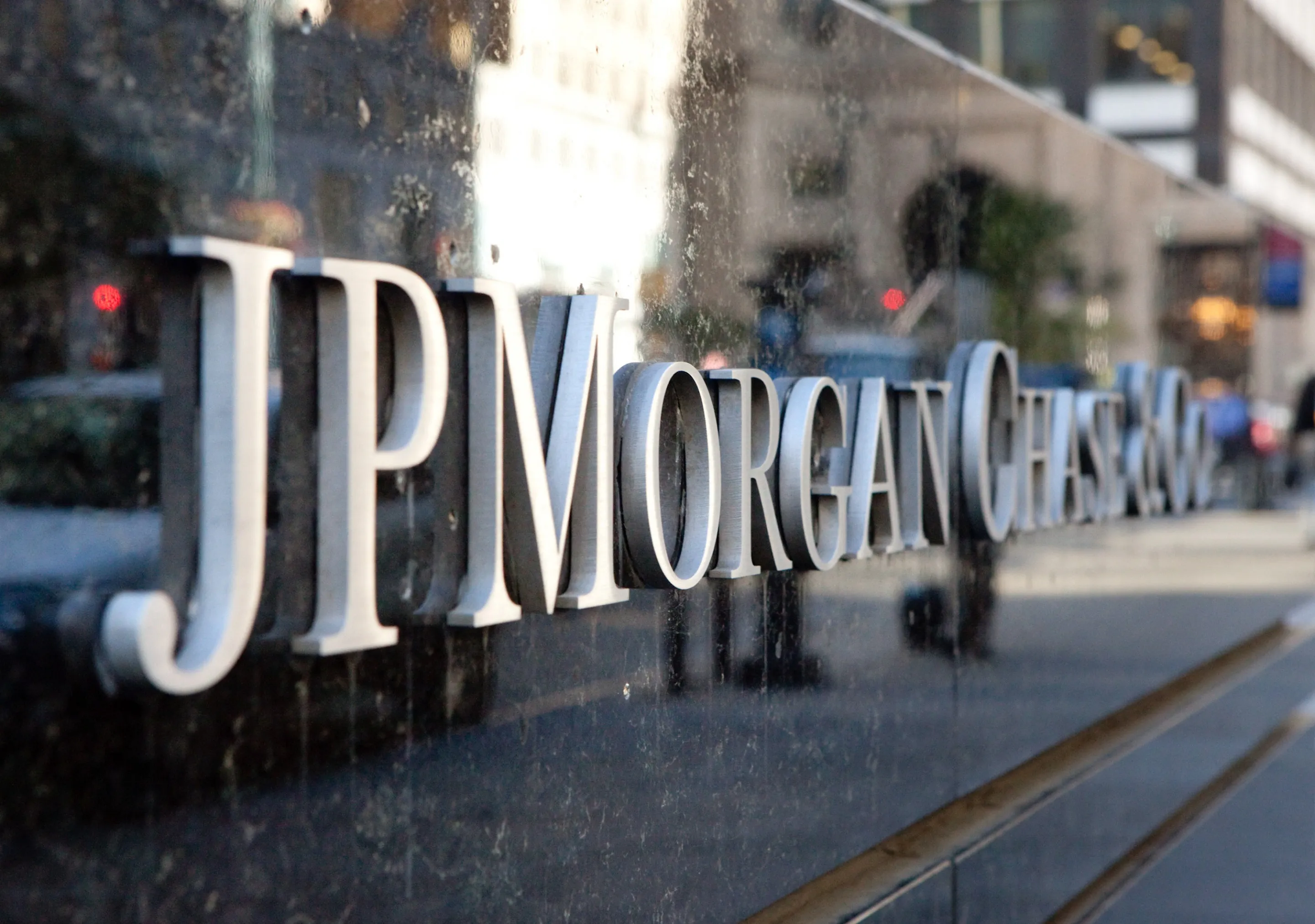 JPMorgan Profit Climbs On Lower Credit Costs