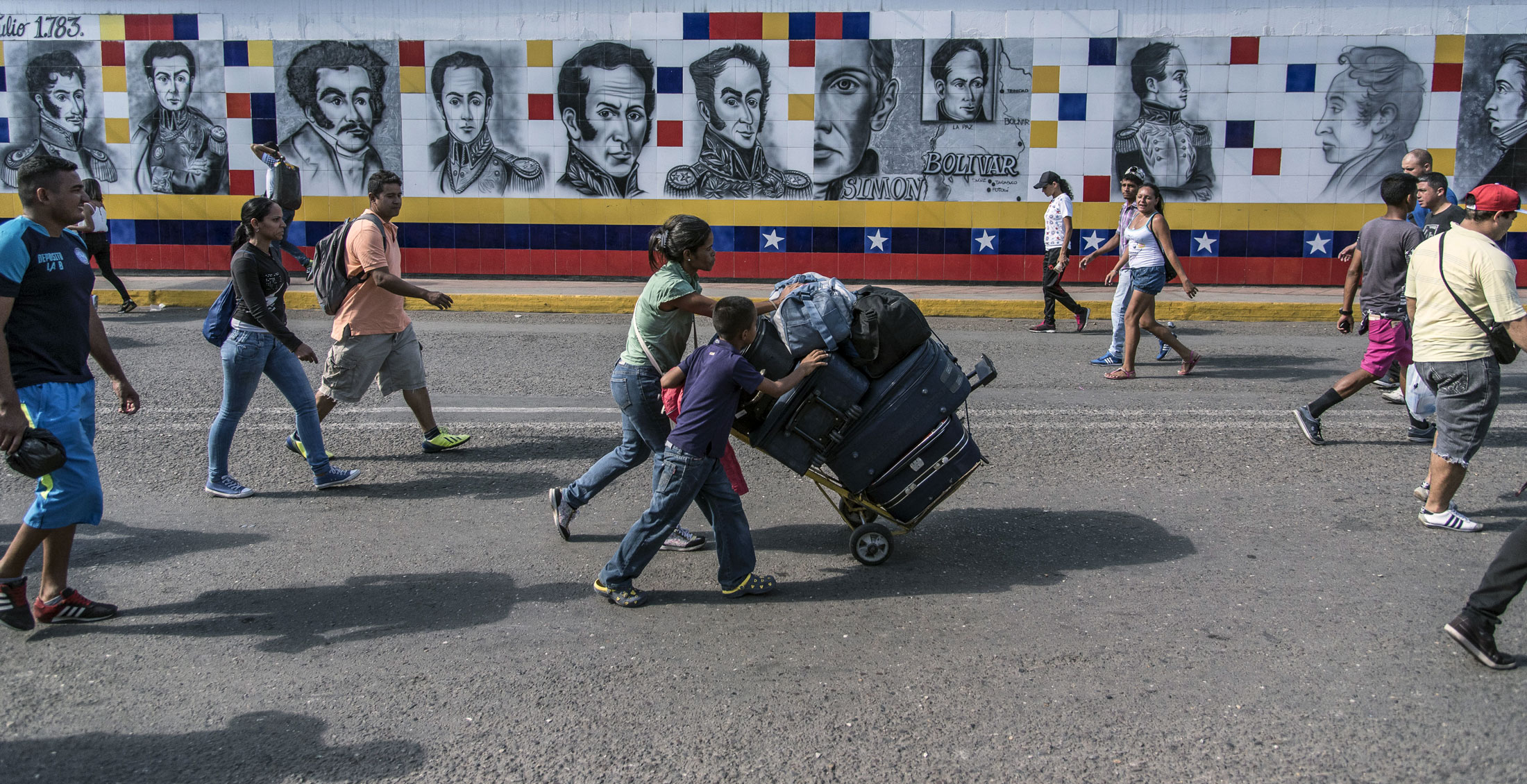 Venezuelans carry luggage across Simon Bolivar International Bridge towards Cucuta, Colombia.