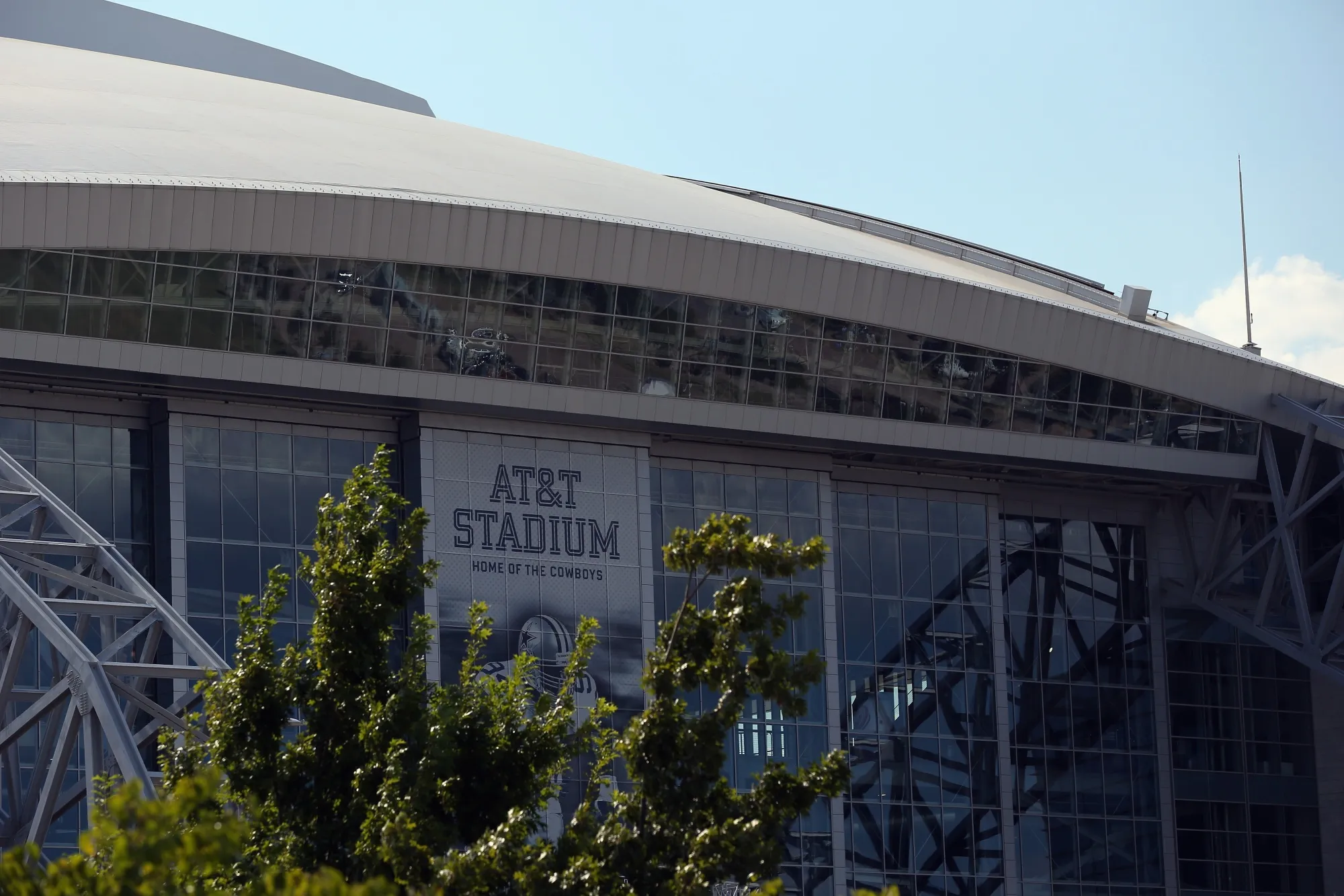 Hunt is pushing to hold the final at AT&amp;T Stadium in Arlington, Texas, the home of the National Football League’s Dallas Cowboys.