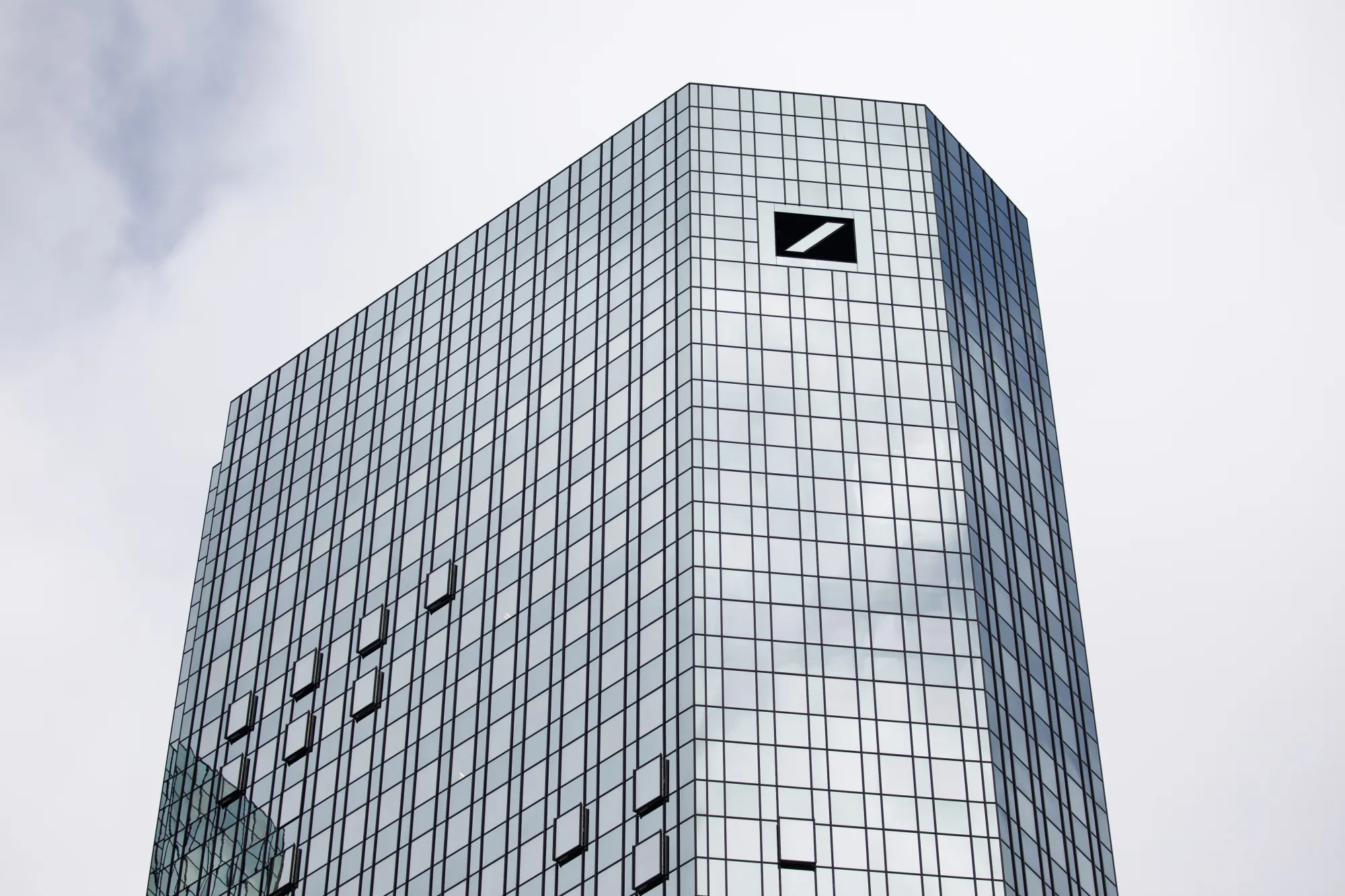 ドイツ銀行、米現物株事業の縮小検討－関係者 - Bloomberg