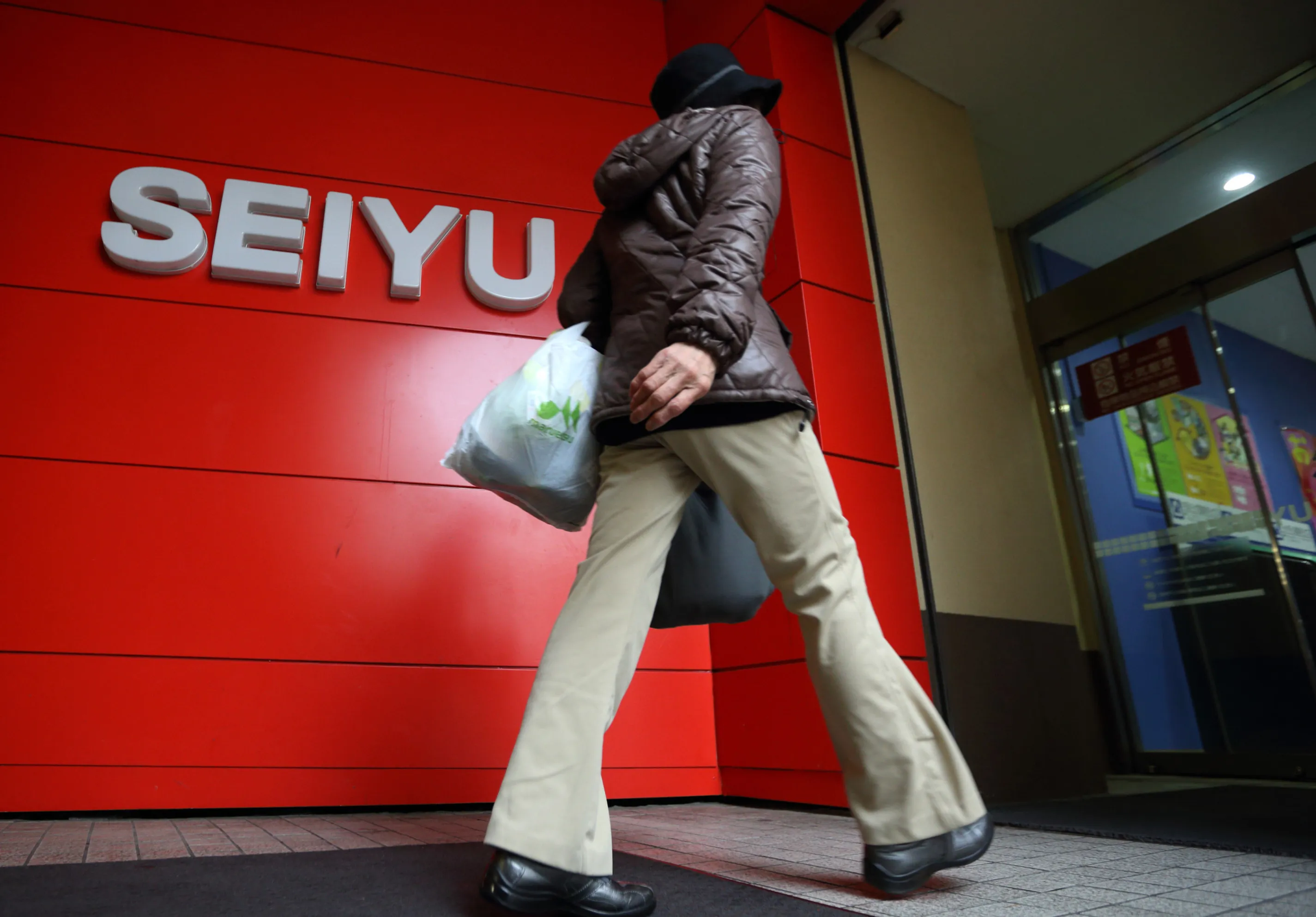 楽天G、西友ホールディングス全株を220億円でKKRに売却 - Bloomberg