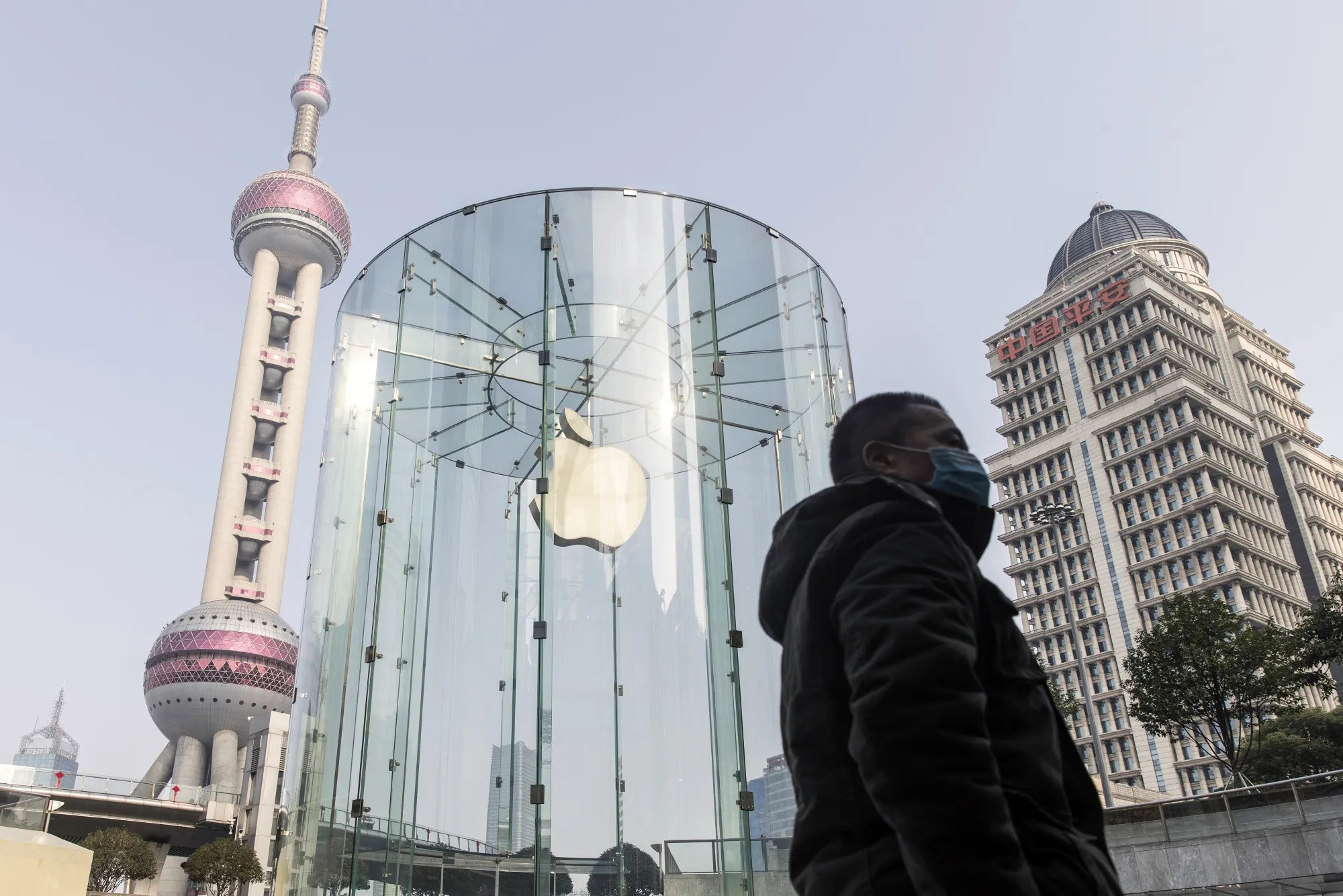 Quiet Financial and Shopping District As Markets Reopens to Crisis After Break