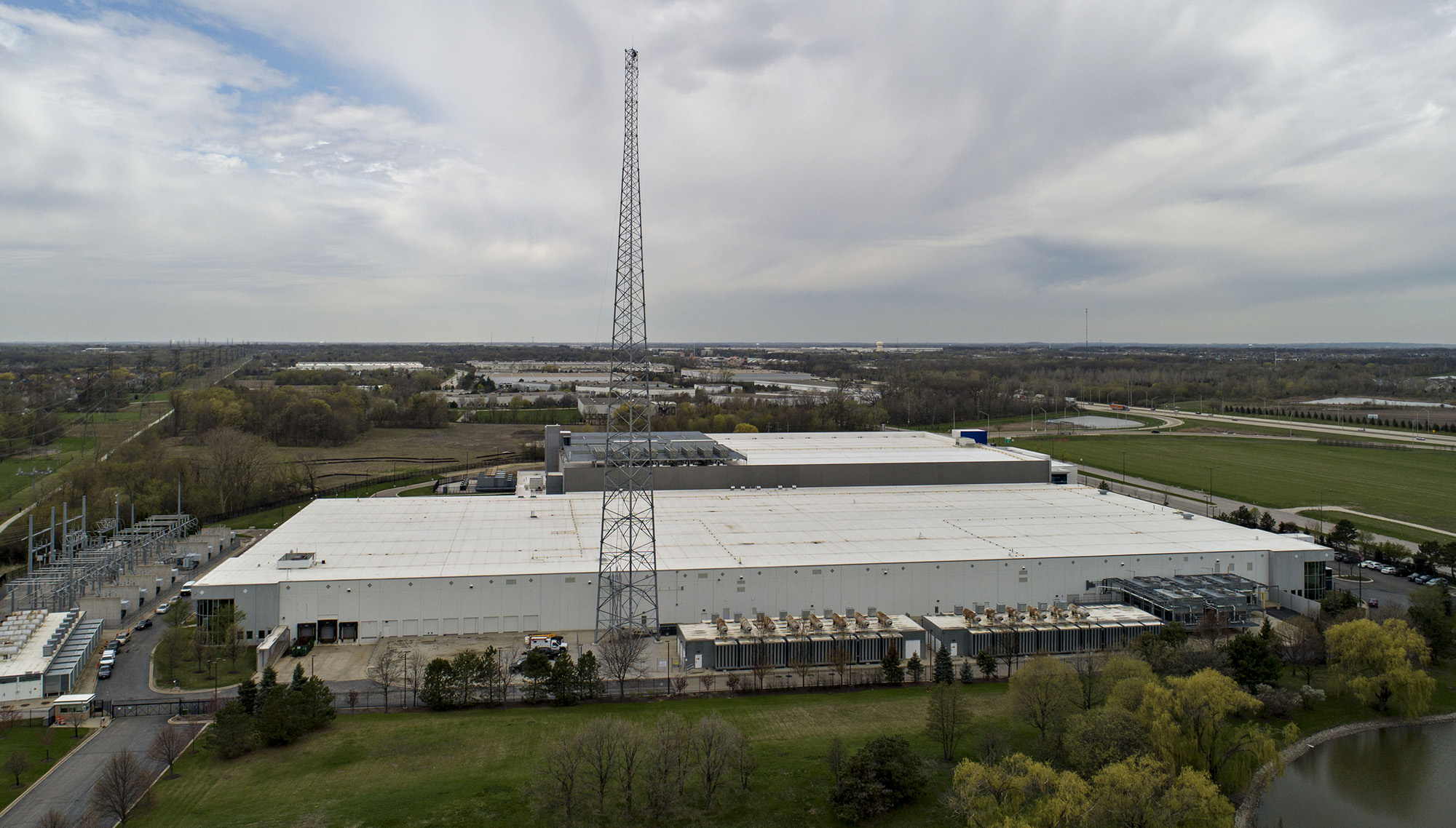 A 350-foot high-frequency trading tower stands outside the CyrusOne&nbsp;data center&nbsp;in Aurora, Illinois.