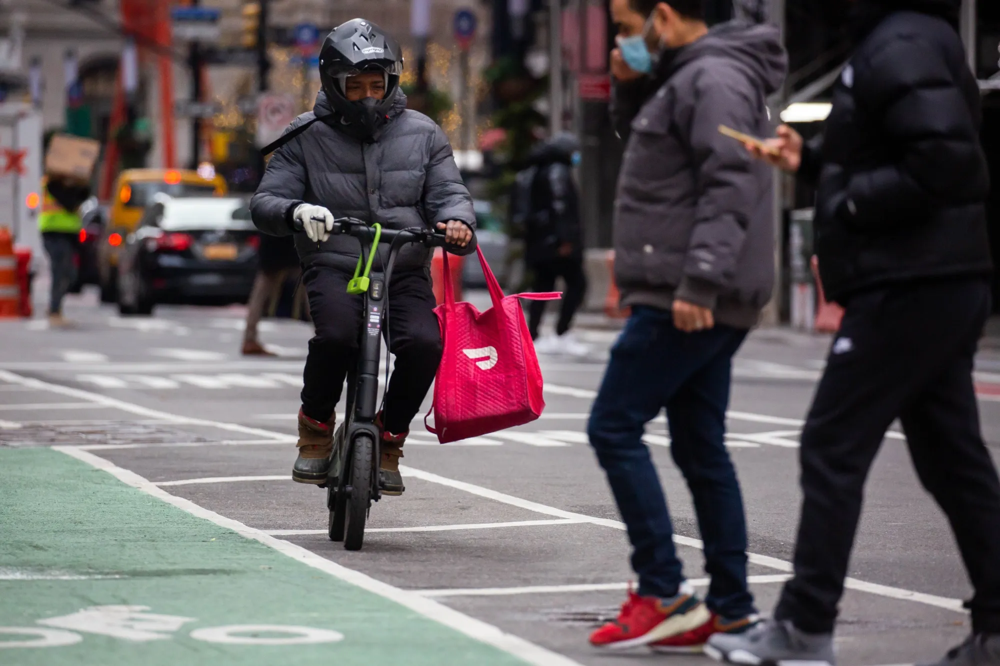 A courier&nbsp;carries a DoorDash Inc. bag during a delivery in New York.&nbsp;