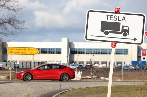 Tesla’s German Bureaucracy Breakthrough Dimmed by Supply Risks
