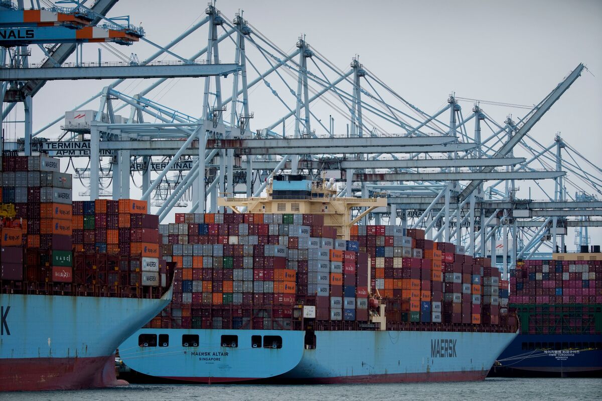 Trade Turbulence Dents Emerging-Market Rally as Yields Rise