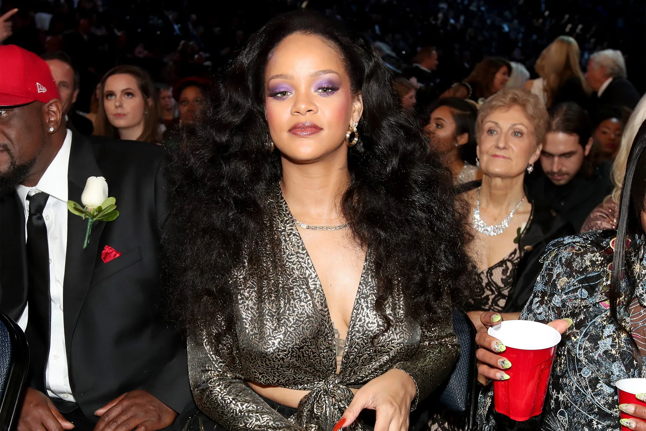 歌手リアーナさんがスナップチャット批判－ＤＶ被害者傷つける広告 - Bloomberg