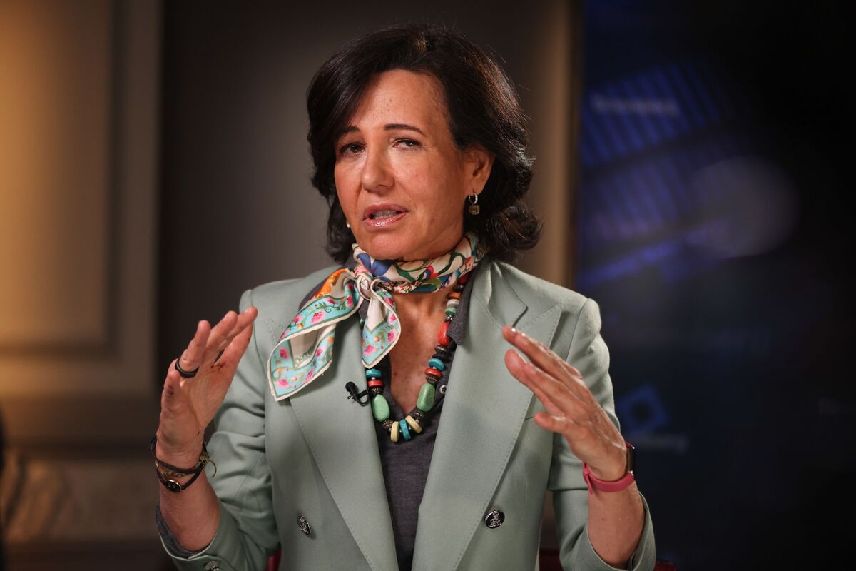 Santander Chairman Ana Botin Takes Pay Cut to €11.7 Million - Bloomberg