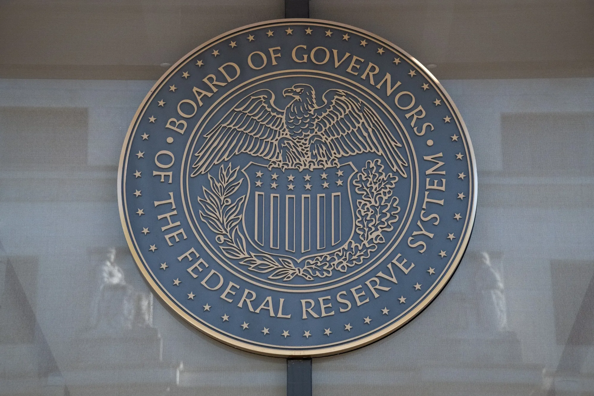 The seal of the US Federal Reserve.