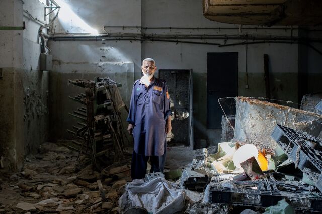 A security guard at Al Karim Weaving in Karachi, Pakistan