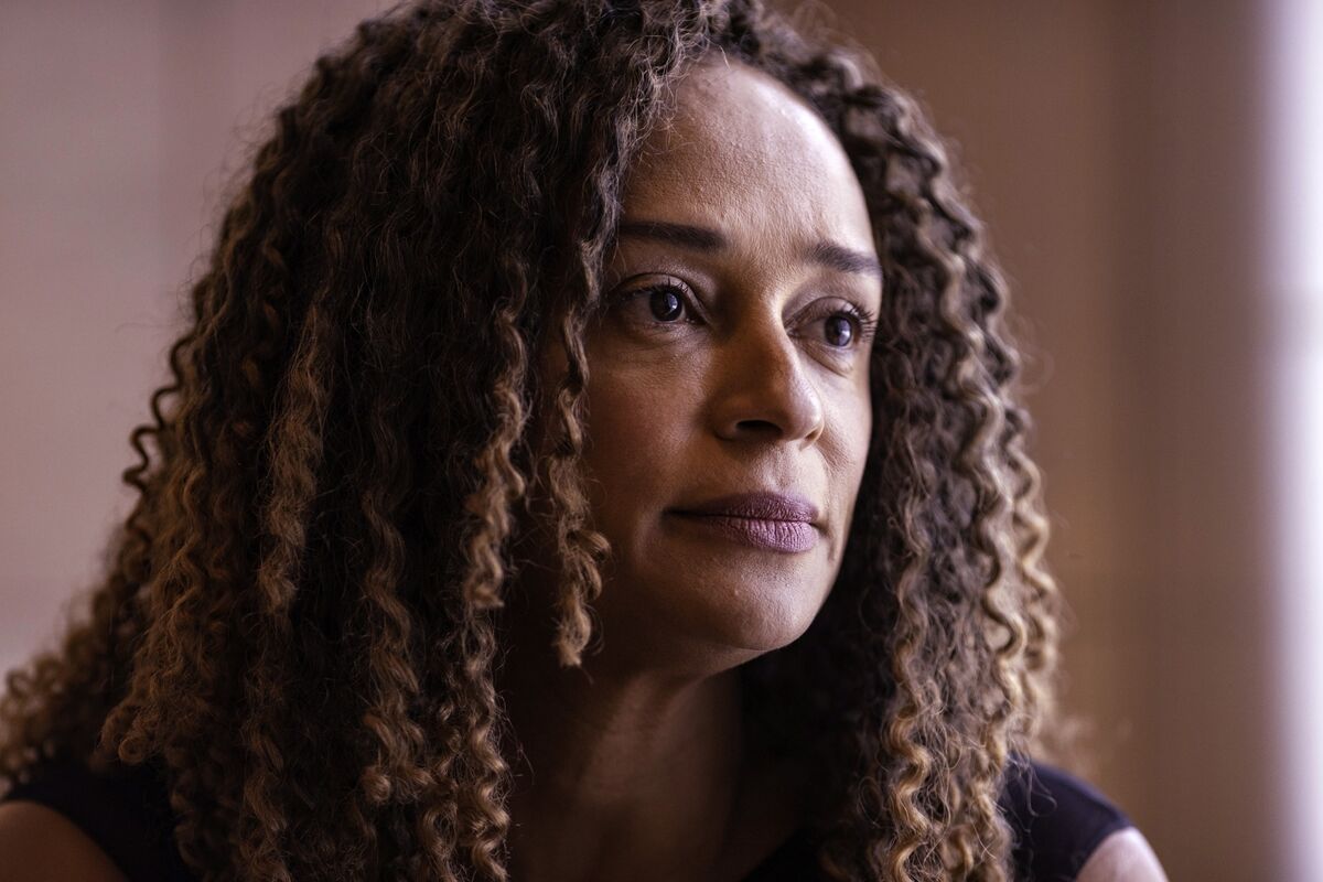 Isabel Dos Santos Considers Running for Angola Presidential Run From