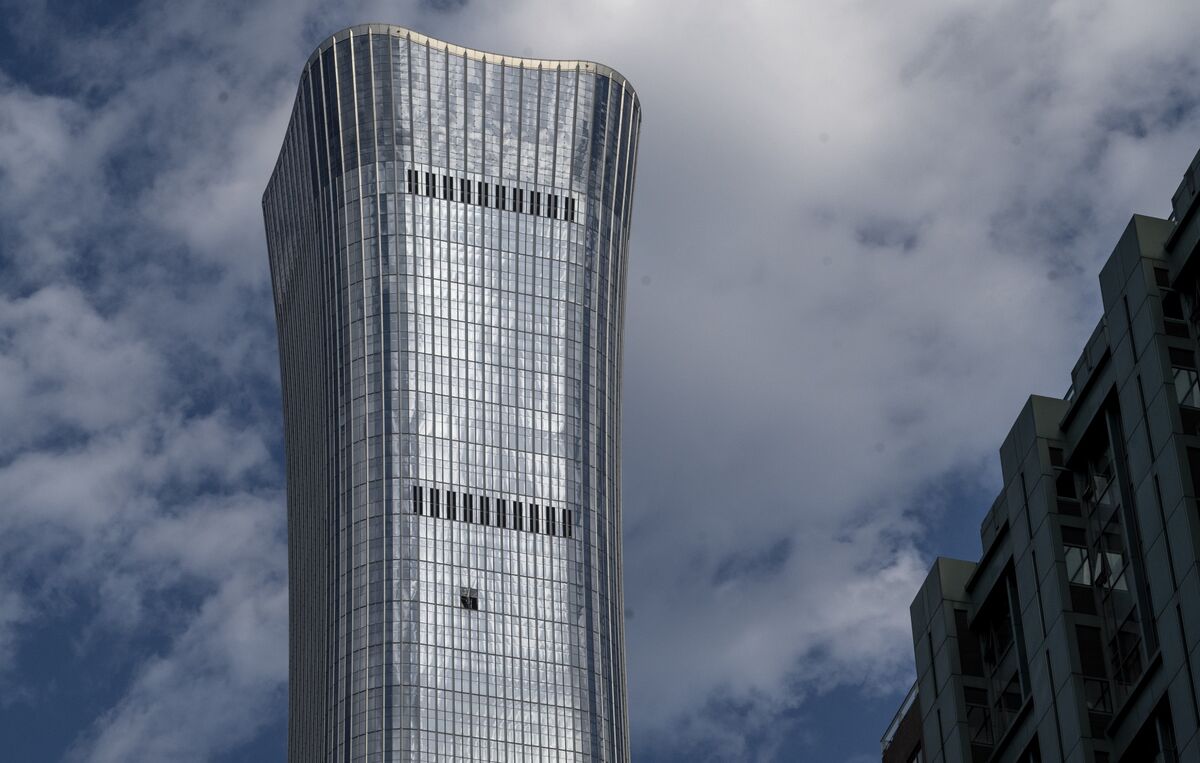 bloomberg.com - Plane That Hit Beijing Tower Nearly Collided With Hainan Air Jet