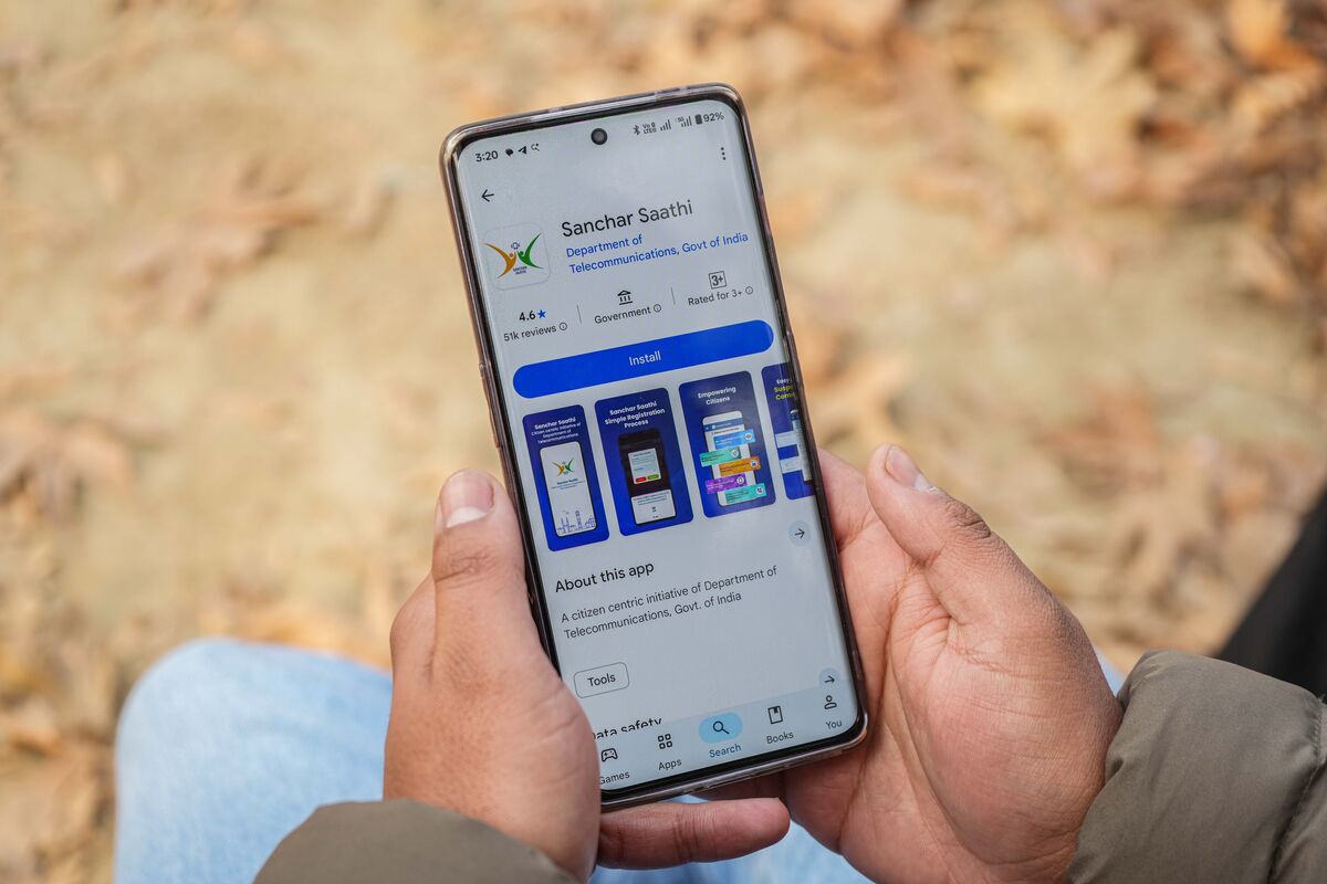 Techmeme: After a backlash, India says its pre-installed cybersecurity app is optional for users, who have complete freedom to activate, or delete the app at any time (Shruti Srivastava/Bloomberg)