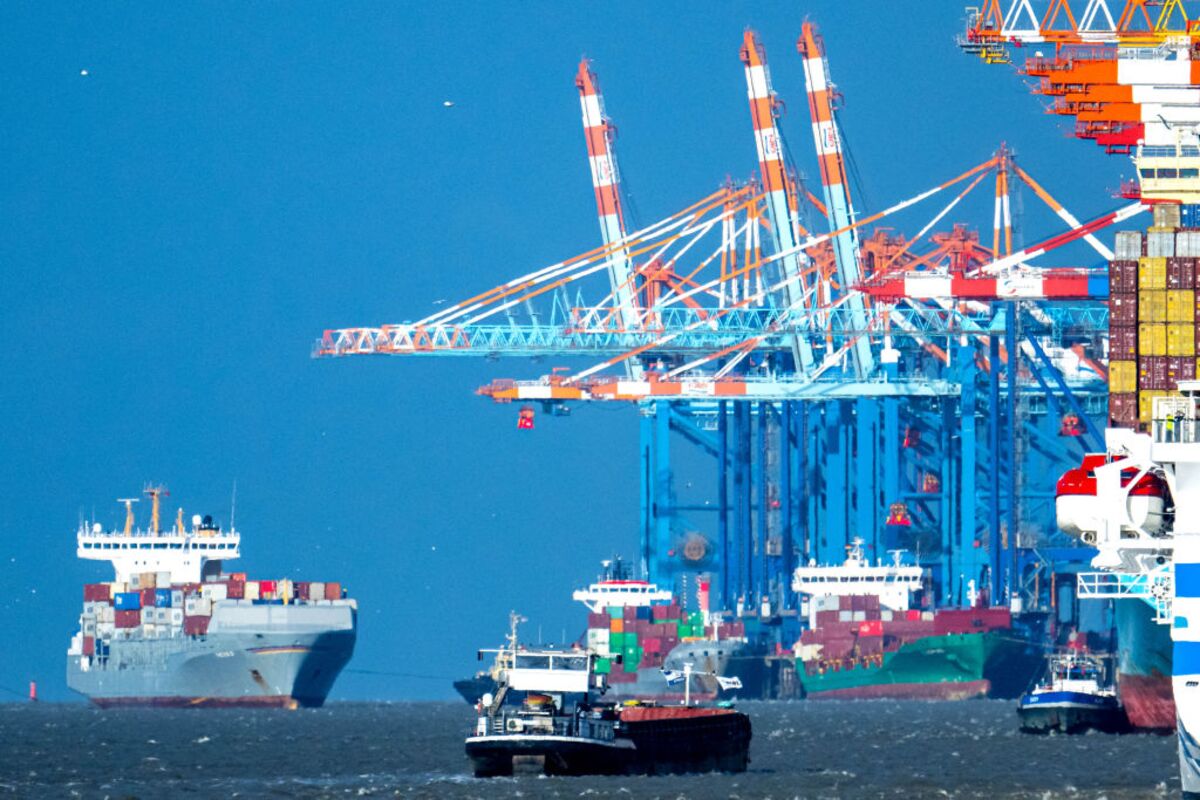 🟪"Congestione Portuale in Aumento: Le Guerre Commerciali Minacciano le Tariffe di Spedizione in Europa, Asia e Stati Uniti"