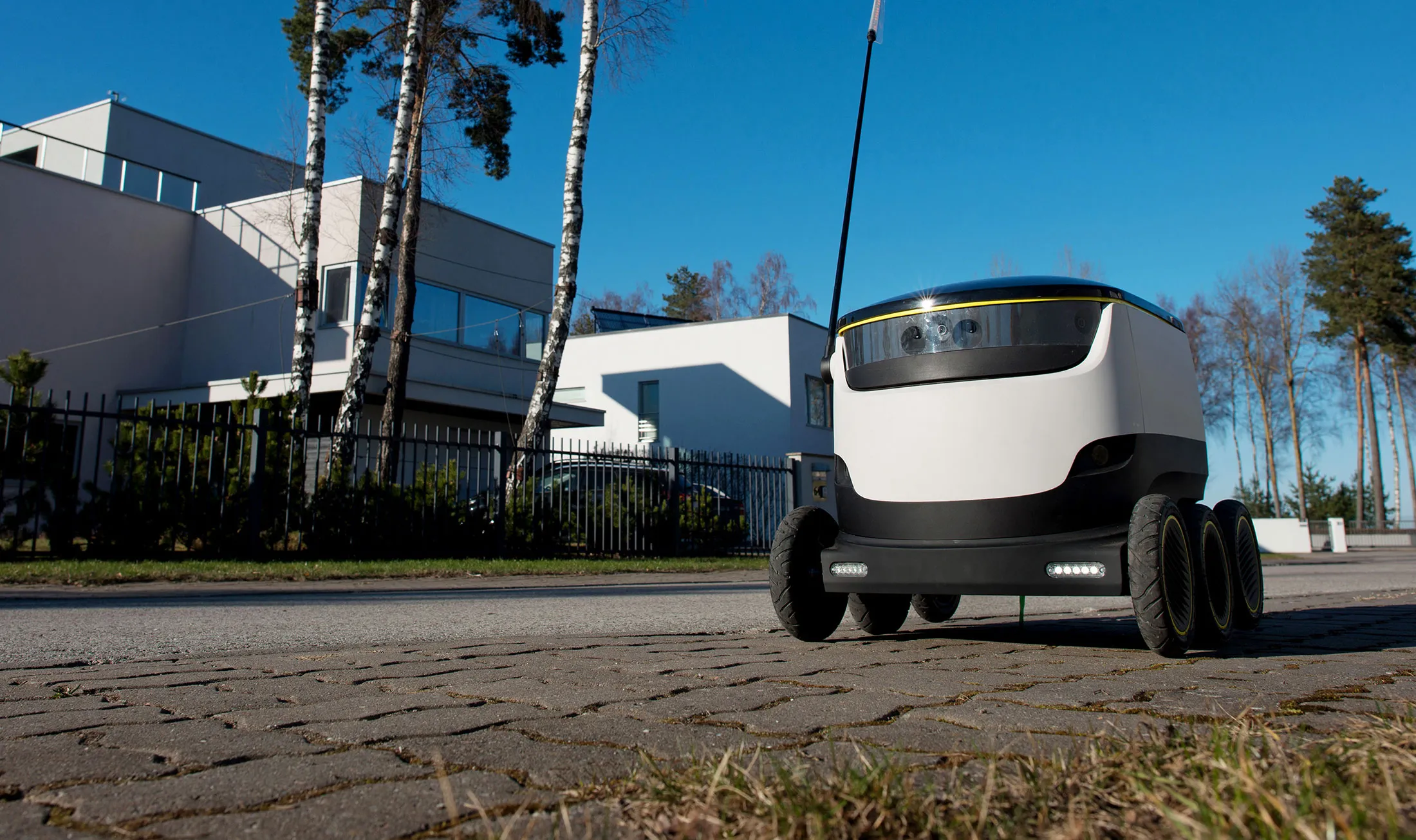 Self Driving Delivery Robot By Starship Technologies Aims To Revolutionise Parcel Delivery