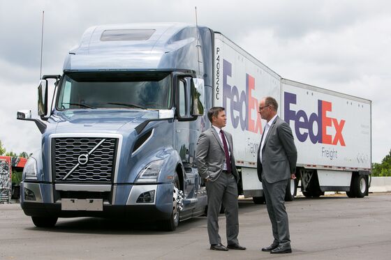 FedEx, Volvo Test U.S. Truck ‘Platoons’ to Catch Up to Europe
