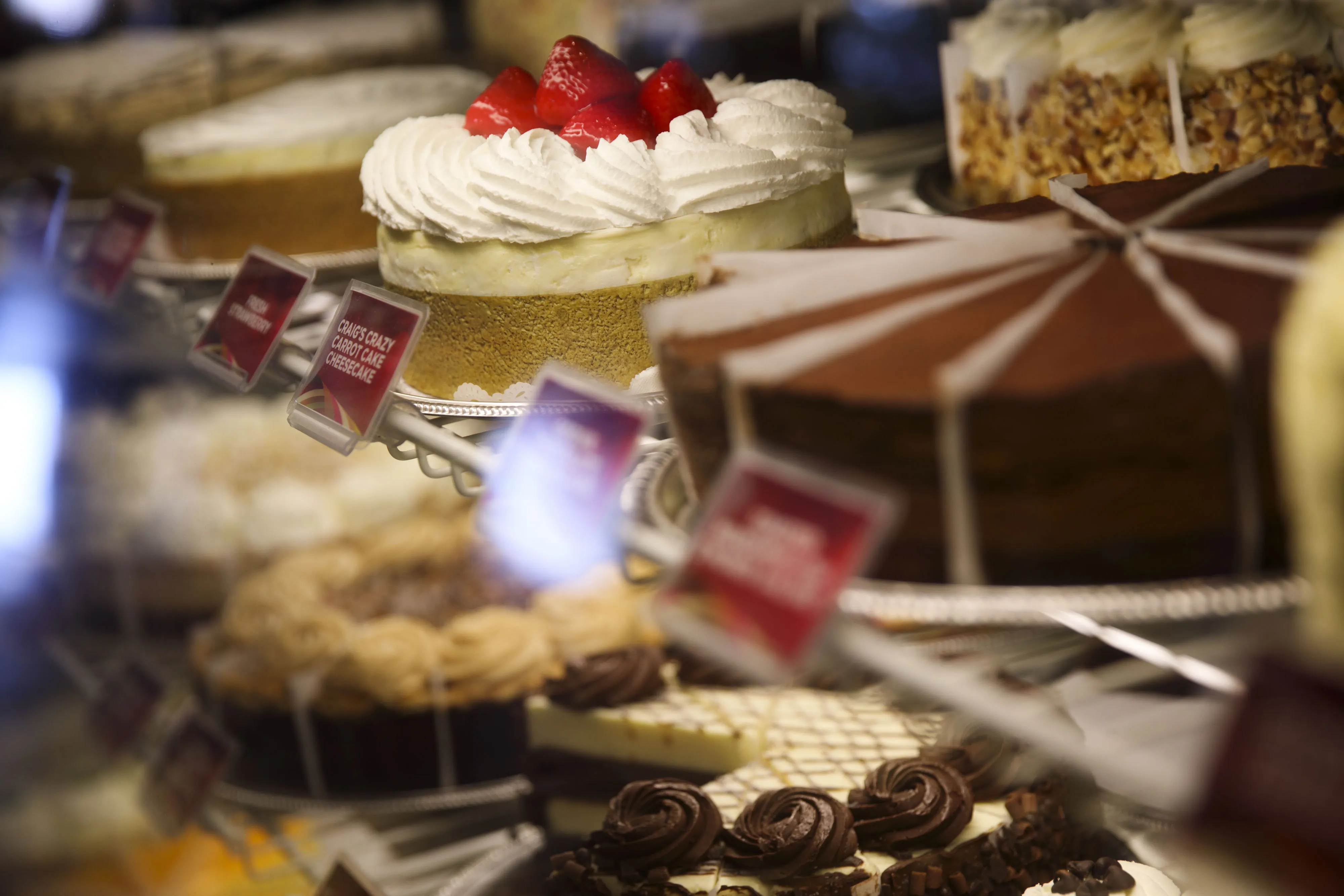 Inside A Cheesecake Factory Inc. Restaurant Ahead Of Earnings Figures
