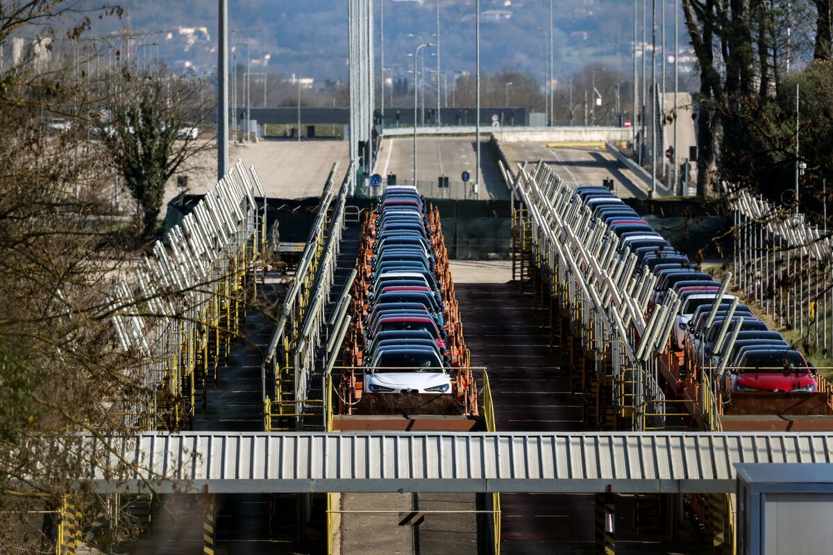 Stellantis Taps McKinsey for Help on Maserati, Alfa Romeo Moves