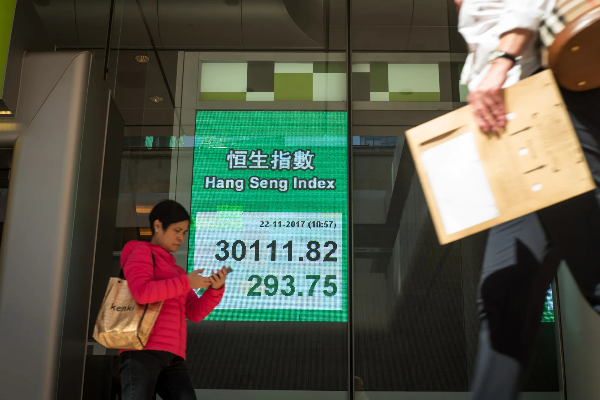 An electronic screen displaying the Hang Seng Index in Hong Kong.