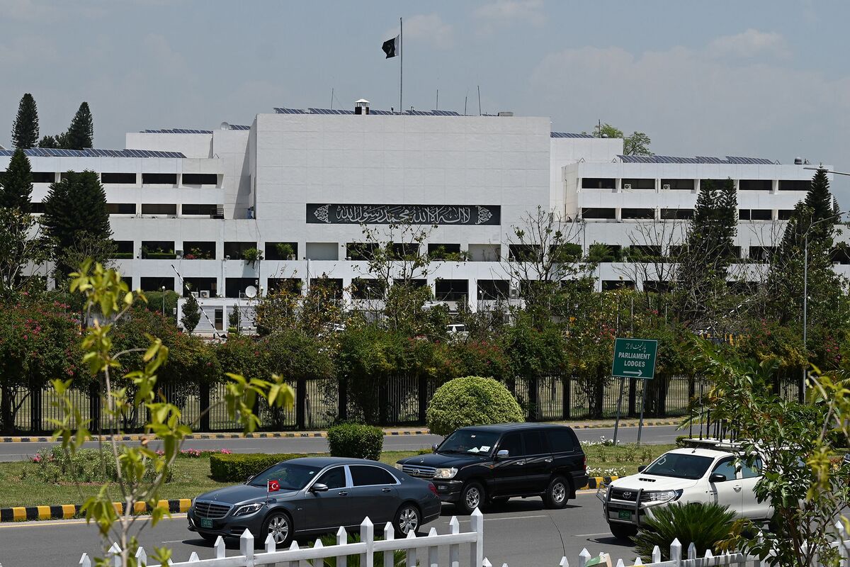 Pakistan’s Budget Faces Further Delay, Prompting Speculation