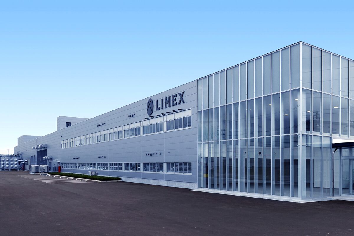 assets.bwbx.io image