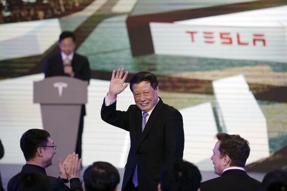 Xi’s Pick to Save China From Virus Is Loyalist Who Lured Tesla