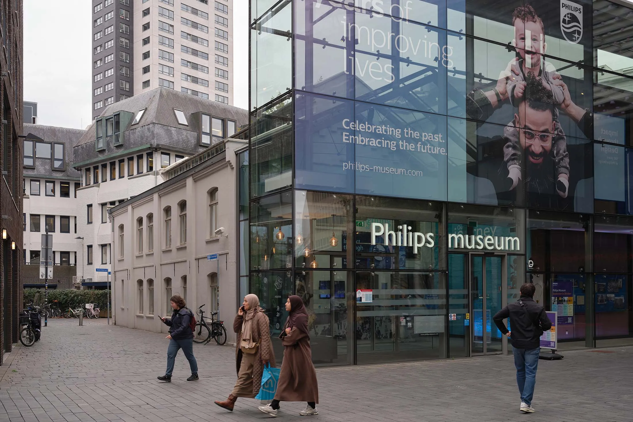 ASML Gears Up For AI Revolution With Huge Expansion - Bloomberg