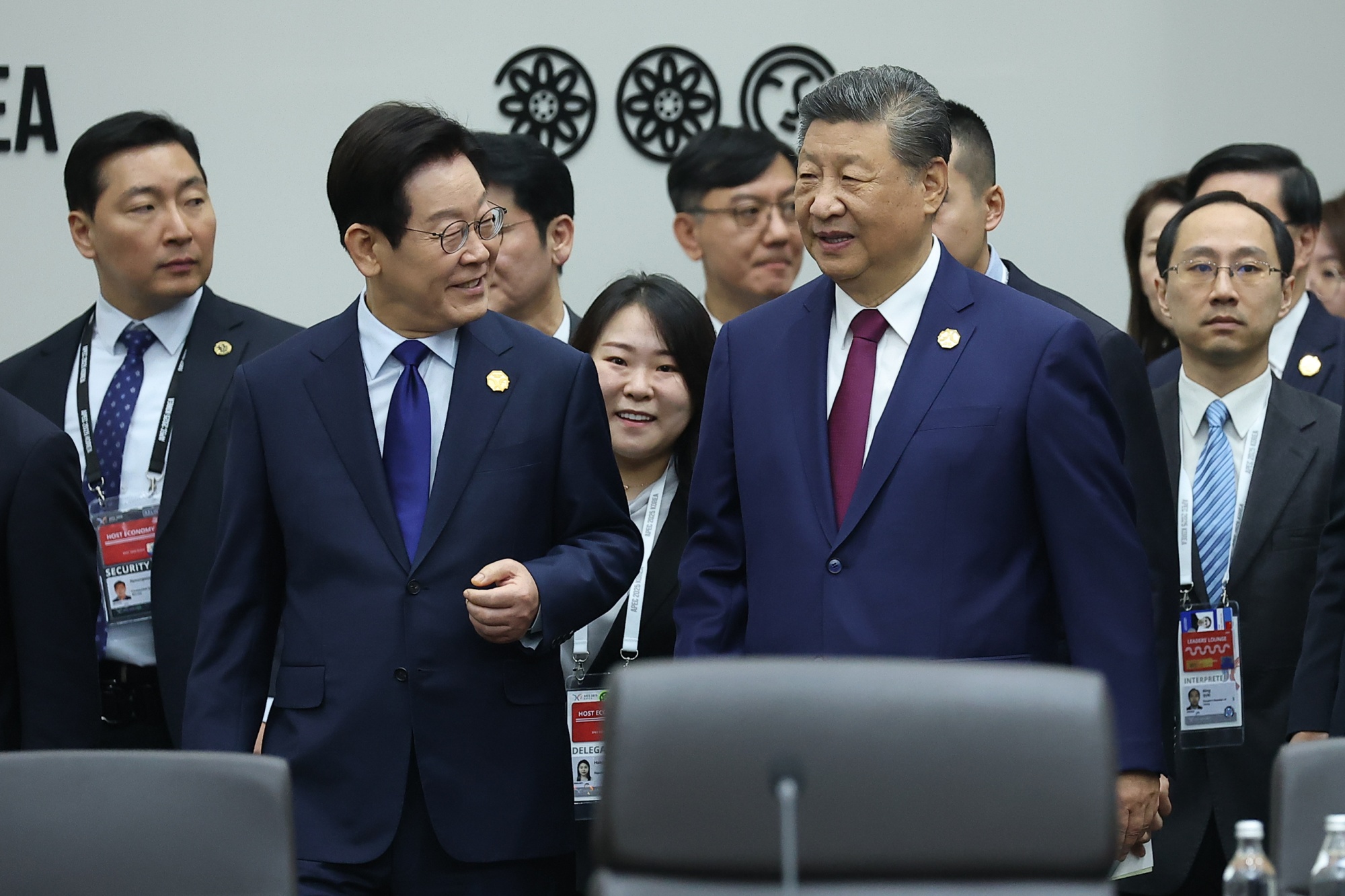South Korea’s President Lee Jae Myung and China’s President Xi Jinping at the APEC Leaders' Summit in Gyeongju.